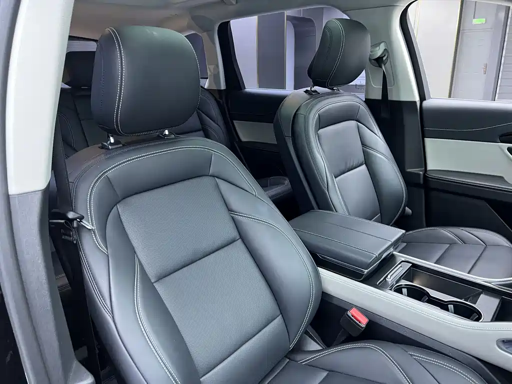 Voyager 2025 2.0T four-wheel drive Zunyi hybrid version купить на сайте DeffCars