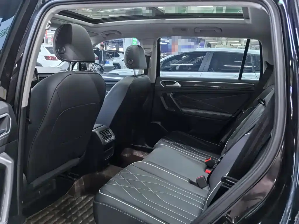 Tiguan L 2024 Outstanding Model 300TSI Automatic Two-wheel Drive Dragon Edition купить на сайте DeffCars