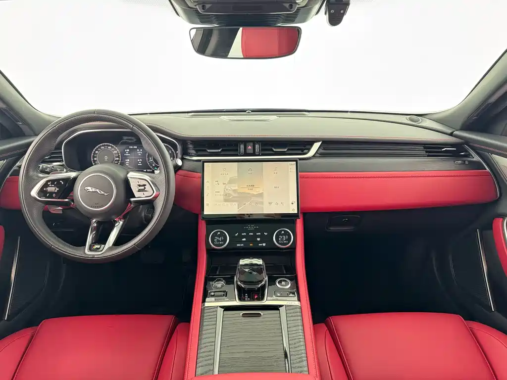 Jaguar XFL 2023 XFL 2.0T P250 two-wheel drive elite sports gold version купить на сайте DeffCars