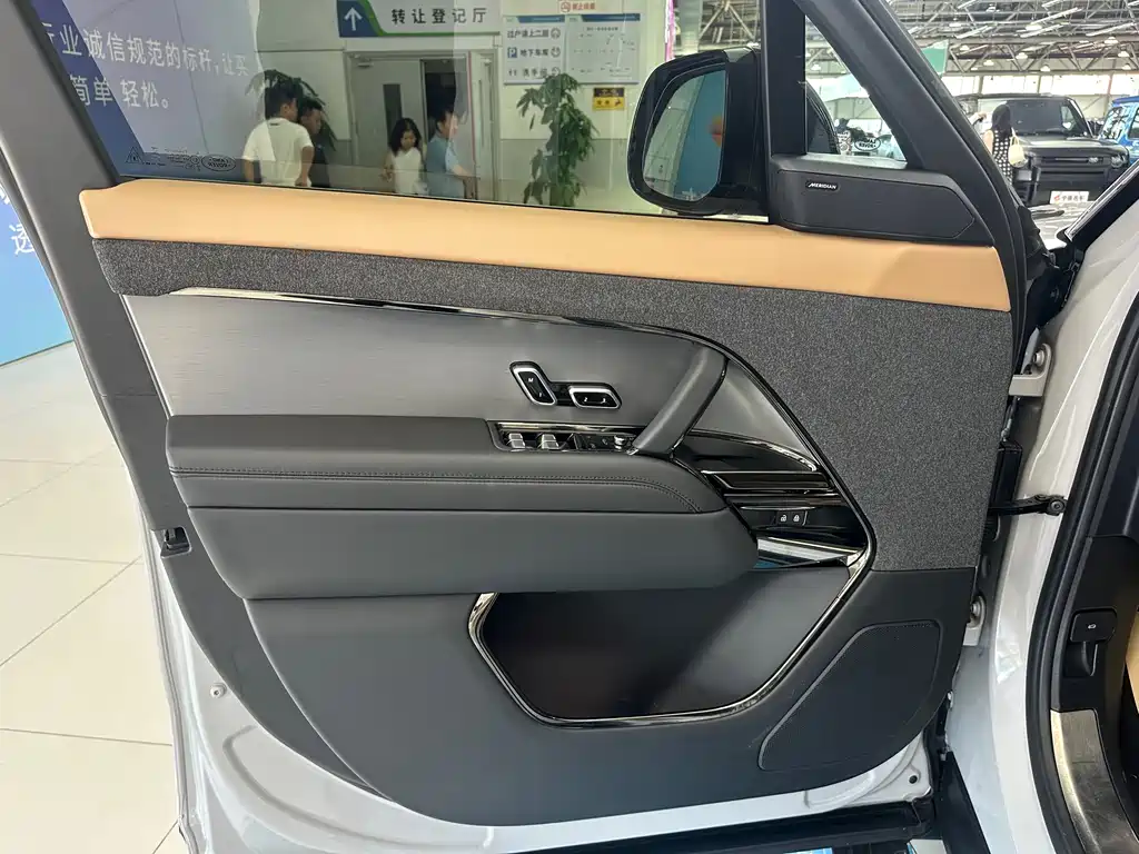 Range Rover Sport 2023 400PS Dynamic SE купить на сайте DeffCars