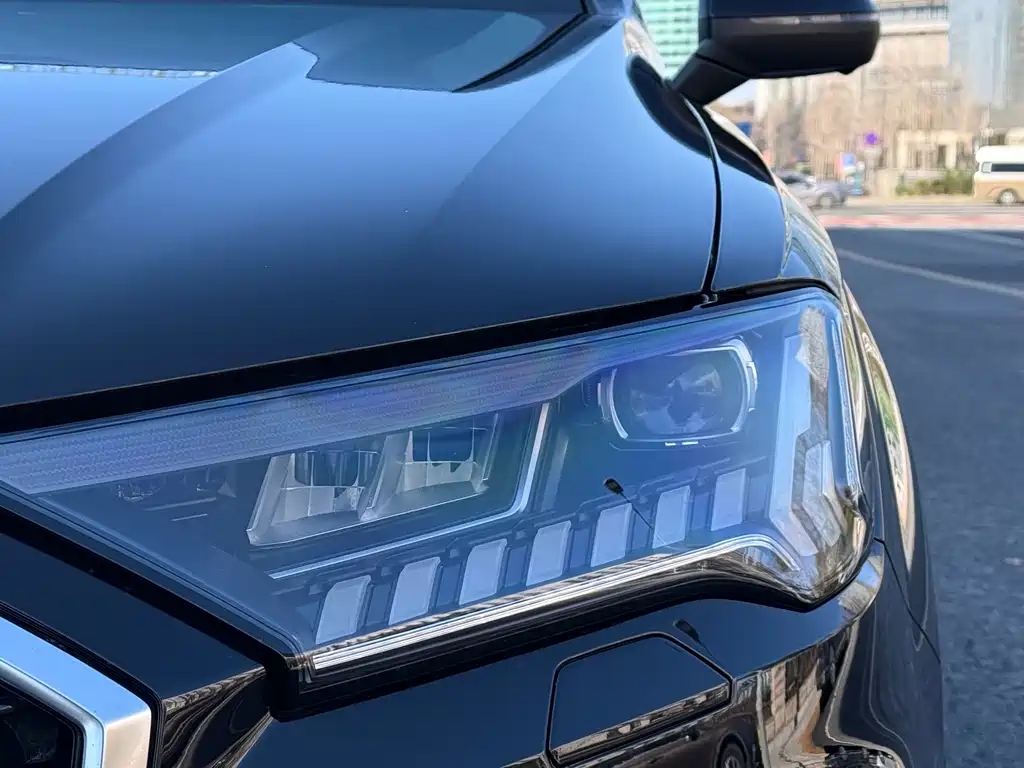Audi Q7 2021 55 TFSI quattro S line sports version купить на сайте DeffCars