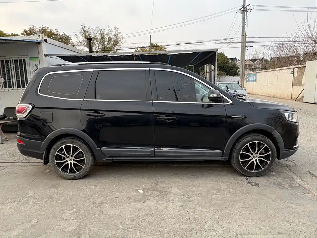 Fengxing SX6 2018 1.6L CVT luxury model купить на сайте DeffCars