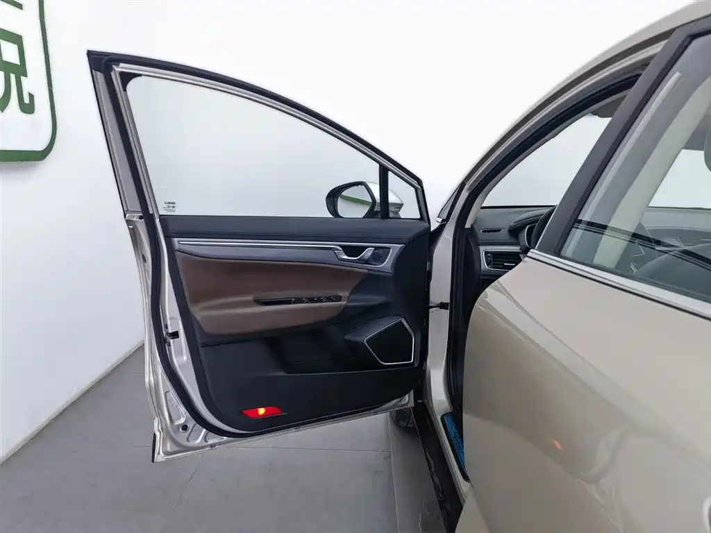 Emgrand GS 2018 Sports Edition 1.4T Automatic Premium Model купить на сайте DeffCars