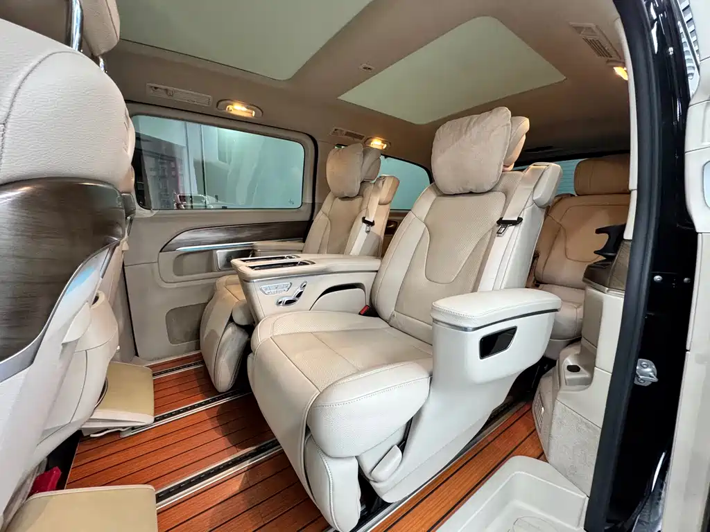 Mercedes-Benz V-Class 2022 V 260 L Long Wheelbase Premium Edition купить на сайте DeffCars