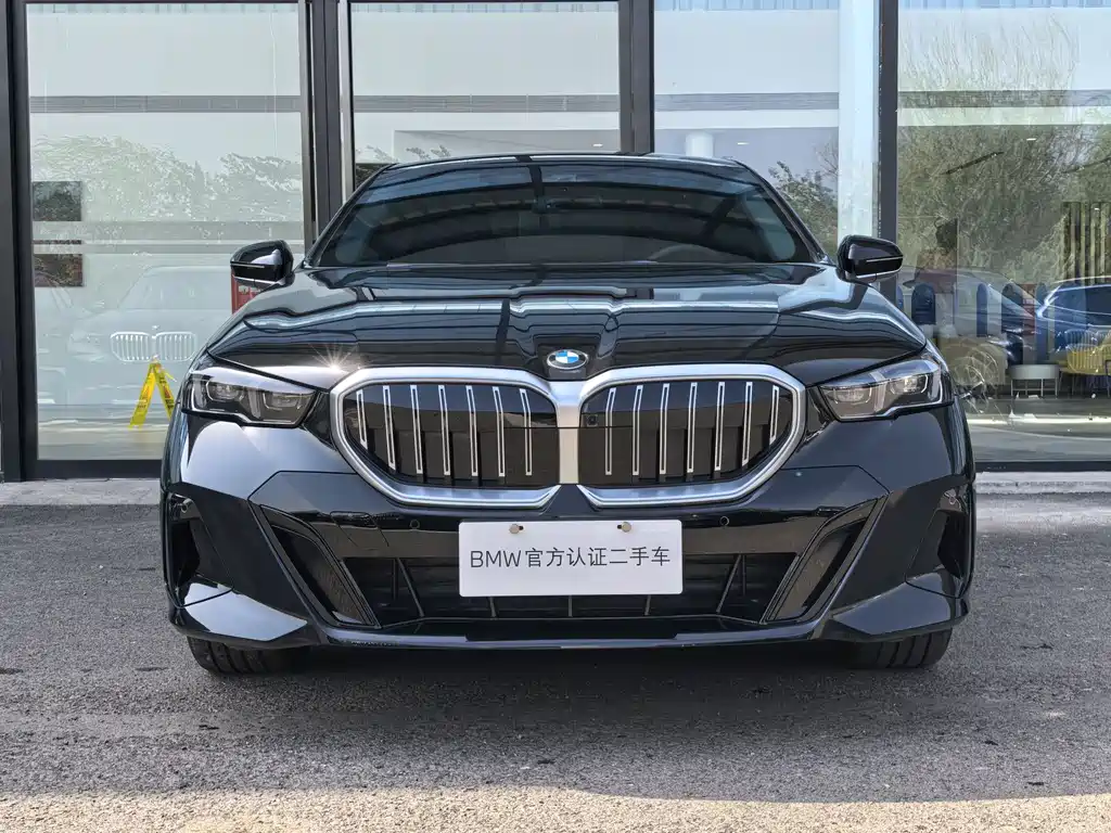 BMW 5 Series 2025 530Li Leading M Sports Package купить на сайте DeffCars