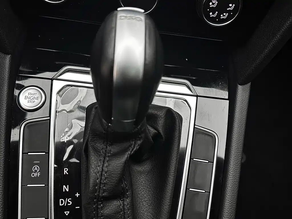 Magotan 2023 2 million commemorative edition 280TSI DSG comfort model купить на сайте DeffCars
