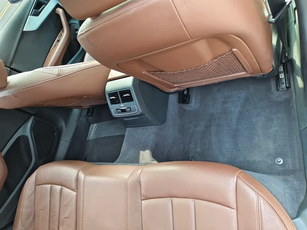 Audi A4L 2018 30th Anniversary Model 40 TFSI Fashion Model купить на сайте DeffCars