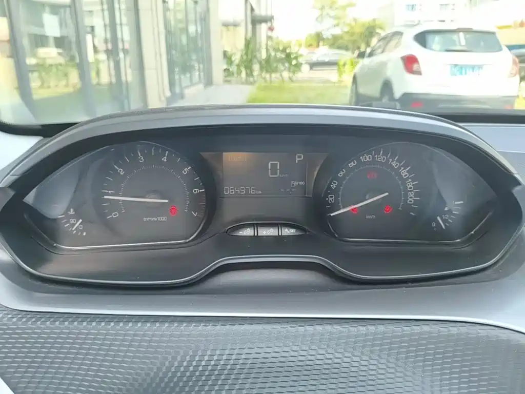 Peugeot 2008 2014 1.6L automatic trendy version купить на сайте DeffCars