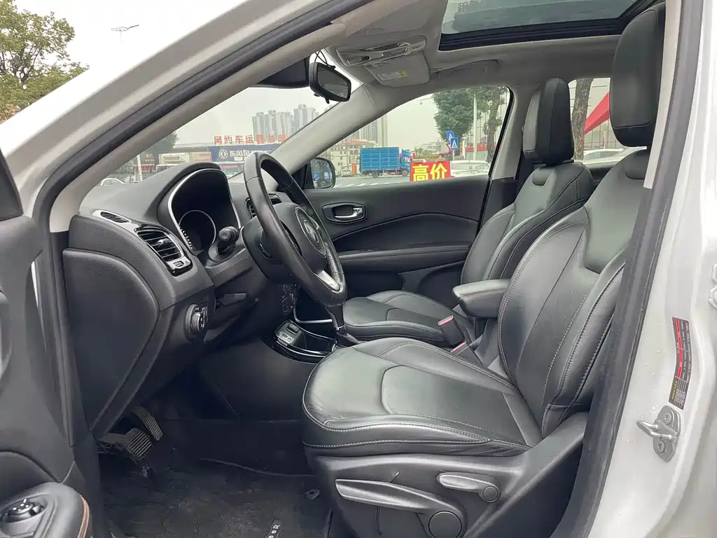 Compass 2019 220T Automatic Home Edition купить на сайте DeffCars
