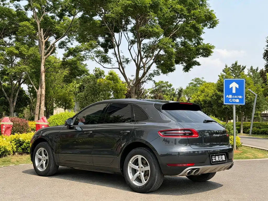 Macan 2017 Macan 2.0T купить на сайте DeffCars