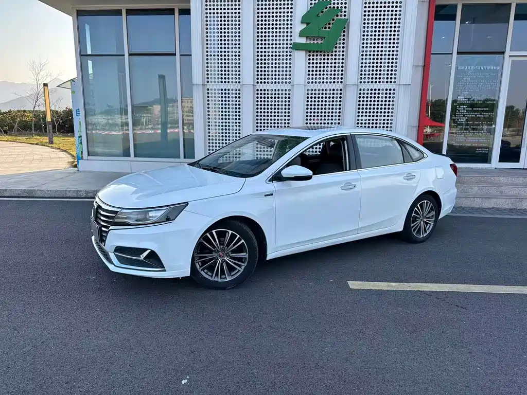 Roewe i6 Classic 2020 PLUS 1.6L CVT 4G Connected Honor Holographic Edition купить на сайте DeffCars