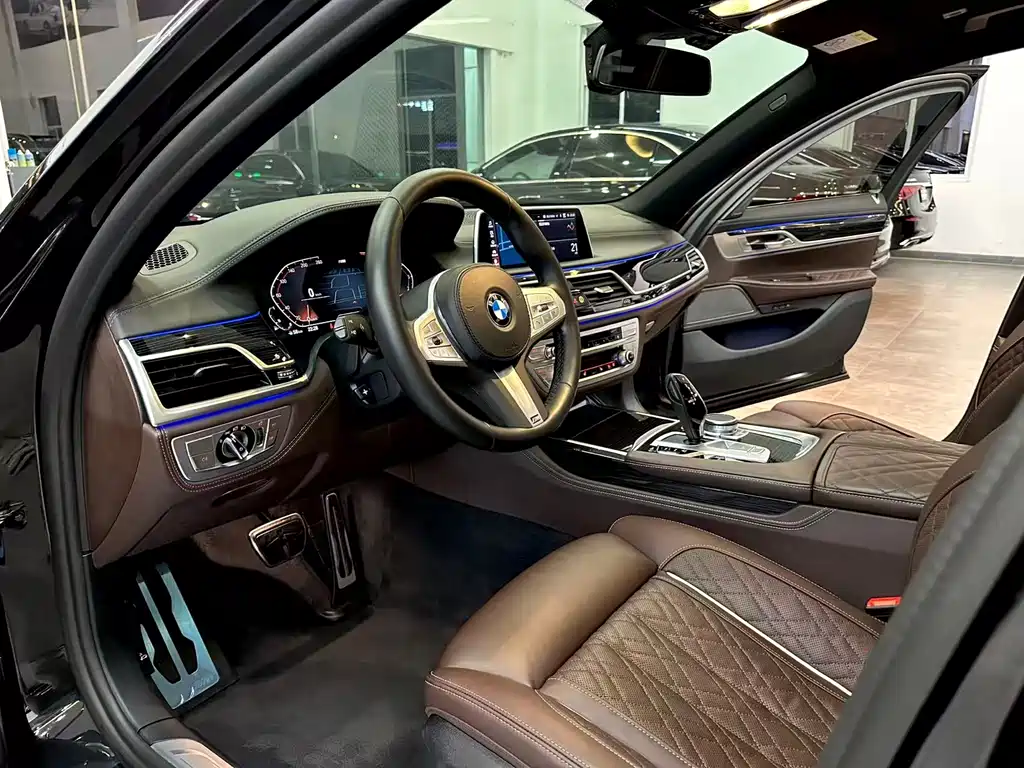 BMW 7 Series 2021 740Li Leading M Sports Package купить на сайте DeffCars