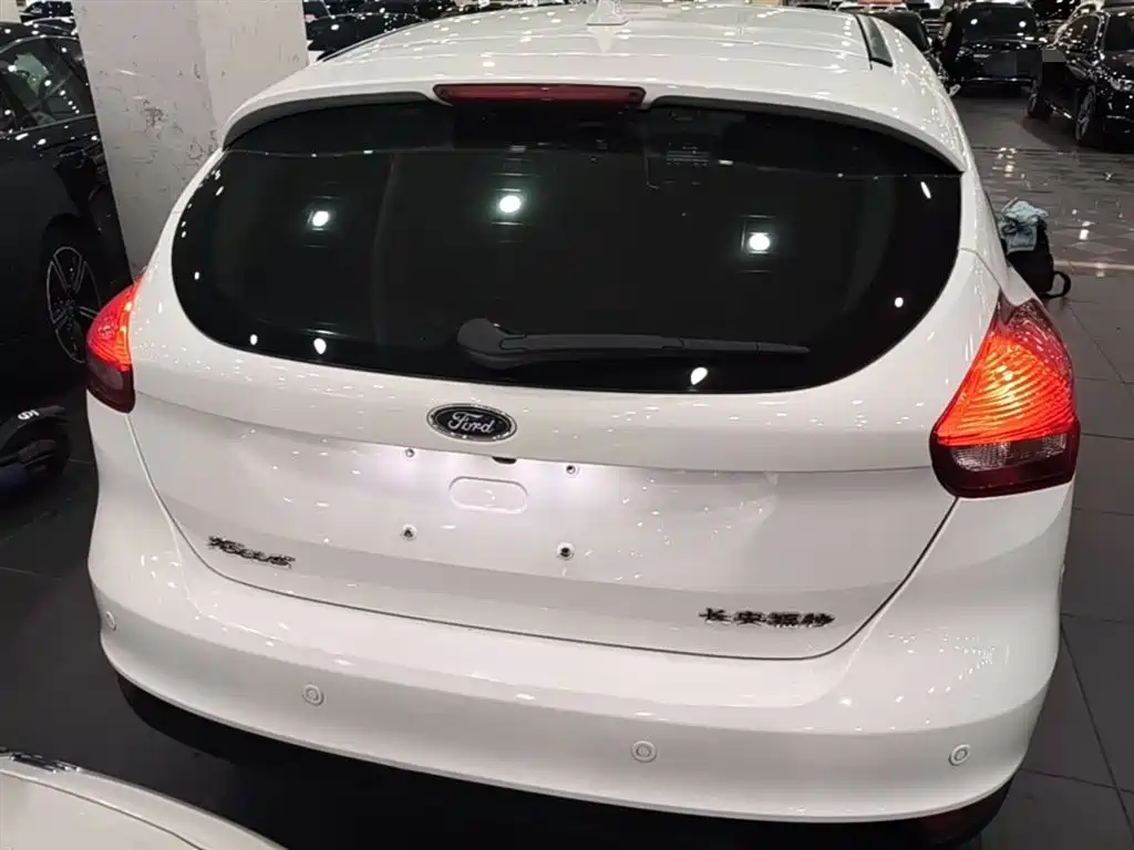 Focus 2018 hatchback classic 1.6L automatic stylish smart mobility version купить на сайте DeffCars