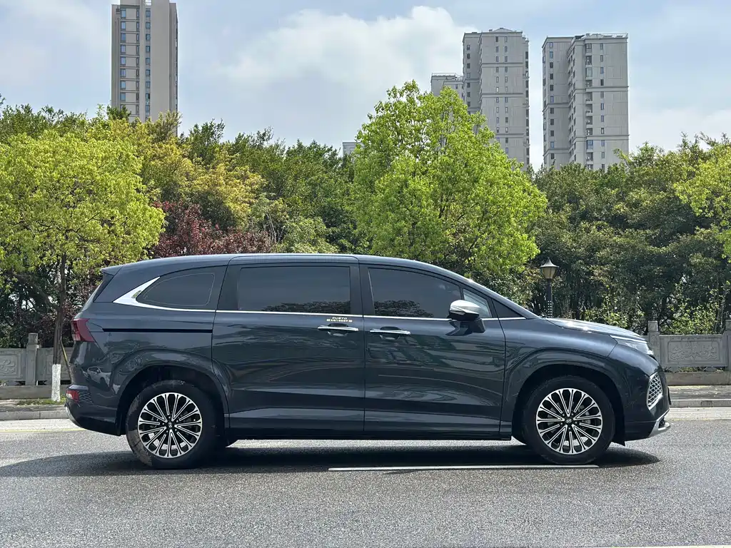 Kustu 2024 270TGDi LUX Premium Edition купить на сайте DeffCars