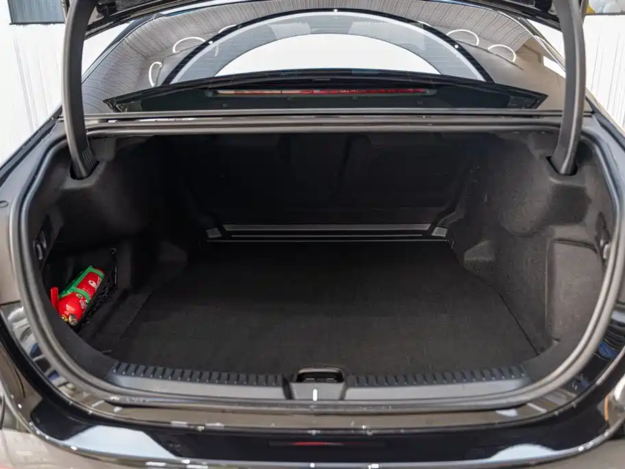 Mercedes-Benz E-Class 2025 E 300 L Luxury Model купить на сайте DeffCars