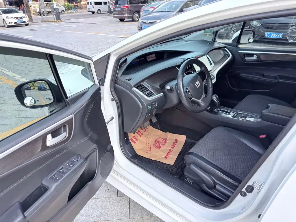 Jade 2013 1.8L automatic comfort version 5 seats купить на сайте DeffCars