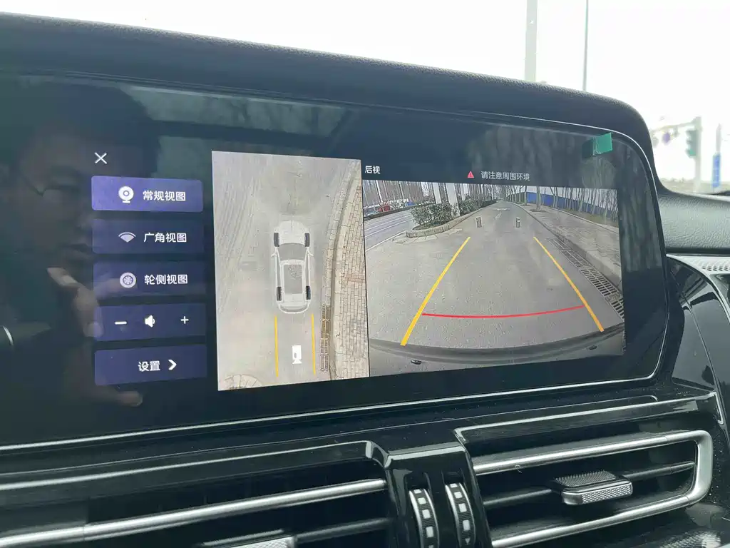 Hongqi HS5 2023 2.0T Qixiang Pro version купить на сайте DeffCars