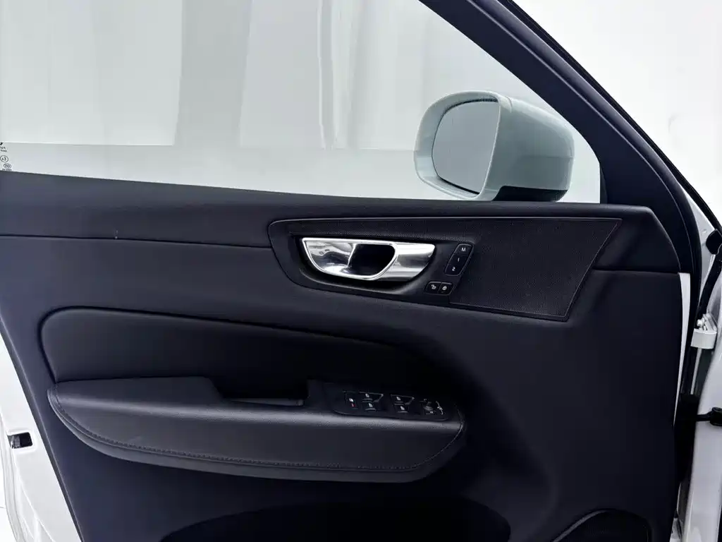 Volvo XC60 2022 B5 four-wheel drive Zhiyi Luxury Edition купить на сайте DeffCars