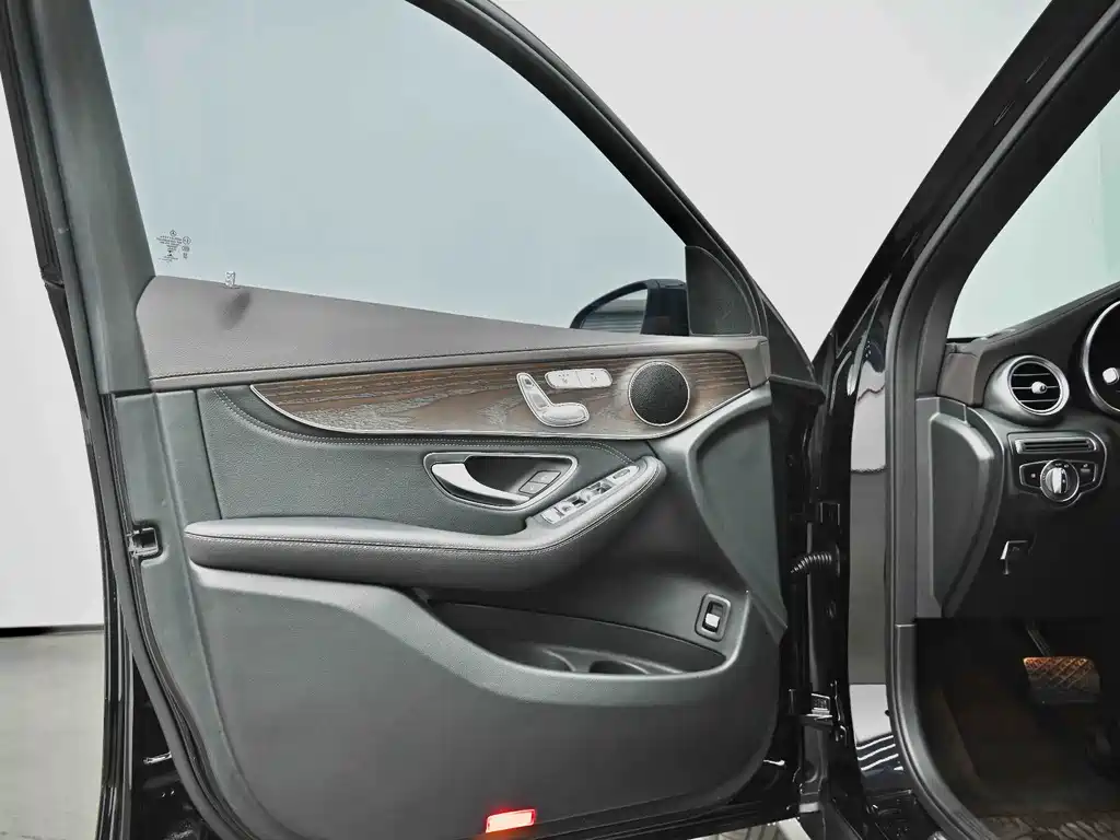 Mercedes-Benz GLC 2020 facelift GLC 260 L 4MATIC luxury model купить на сайте DeffCars