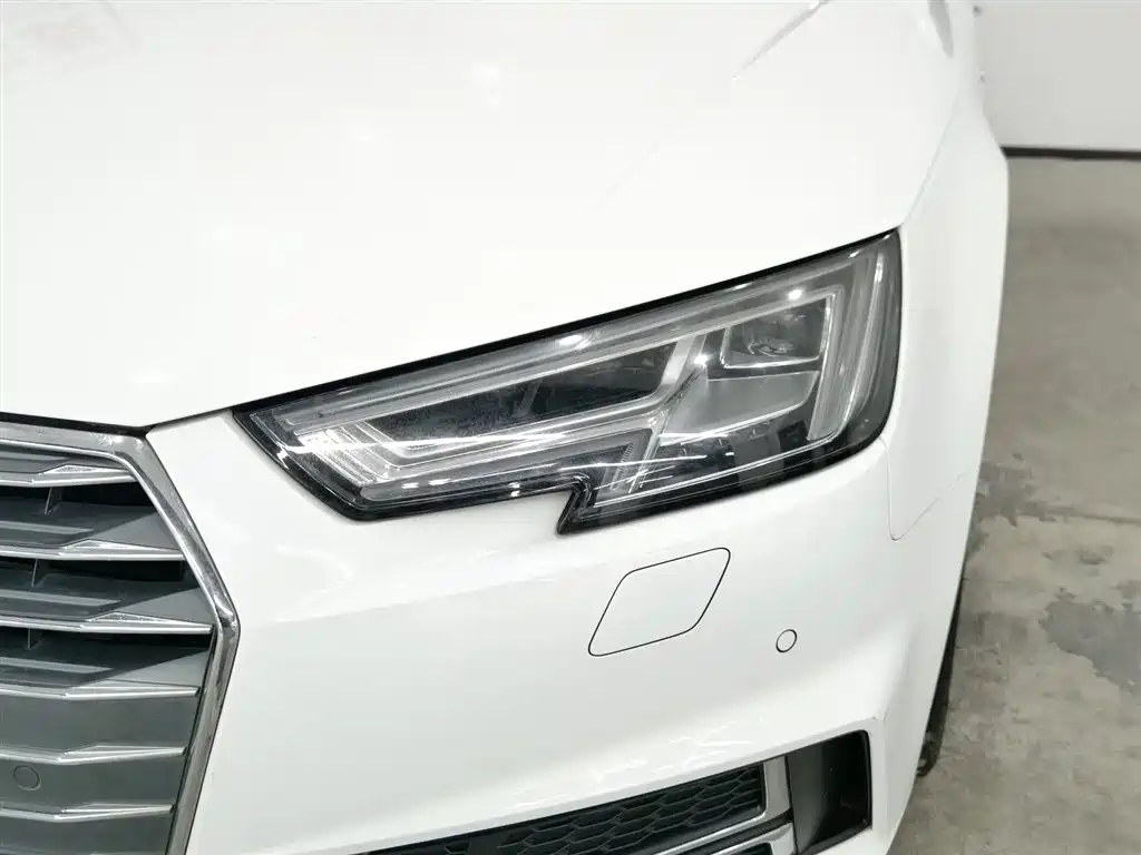 Audi A4L 2018 30th Anniversary Model 40 TFSI Fashion Model купить на сайте DeffCars