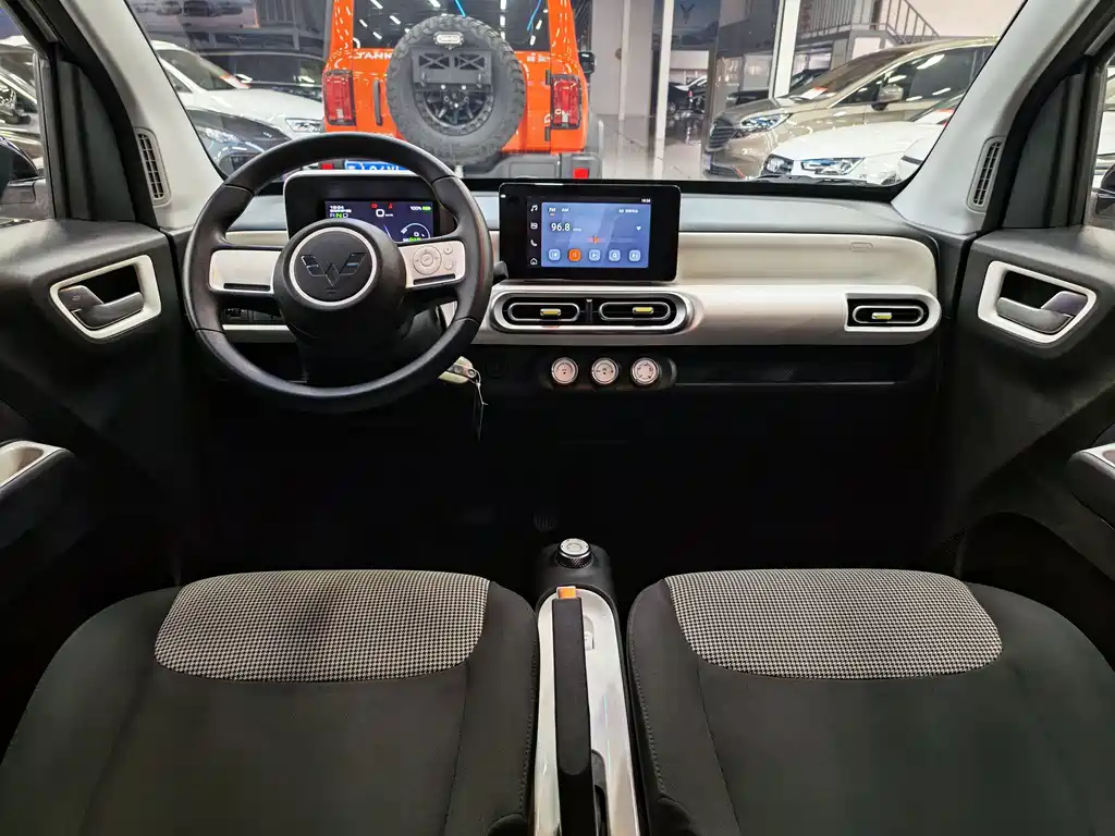 Hongguang MINIEV 2024 third generation 215km advanced version купить на сайте DeffCars