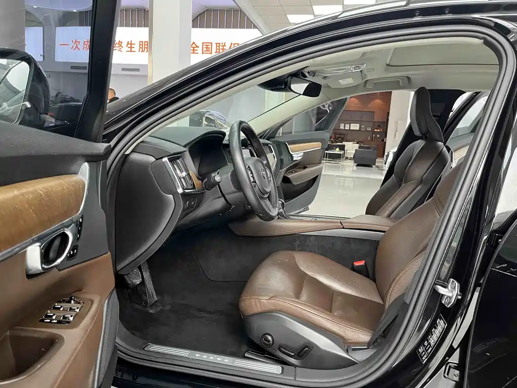 Volvo S90 2020 T5 Zhiyi Luxury Edition купить на сайте DeffCars