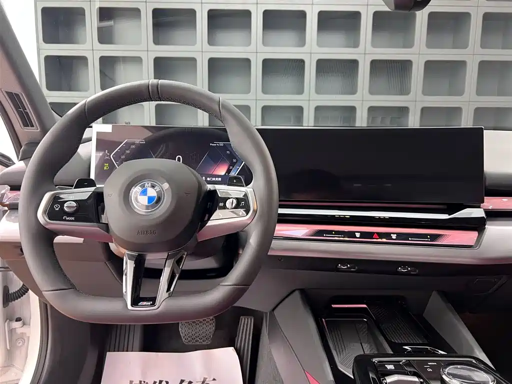 BMW 5 Series 2025 530Li Leading M Sports Package купить на сайте DeffCars