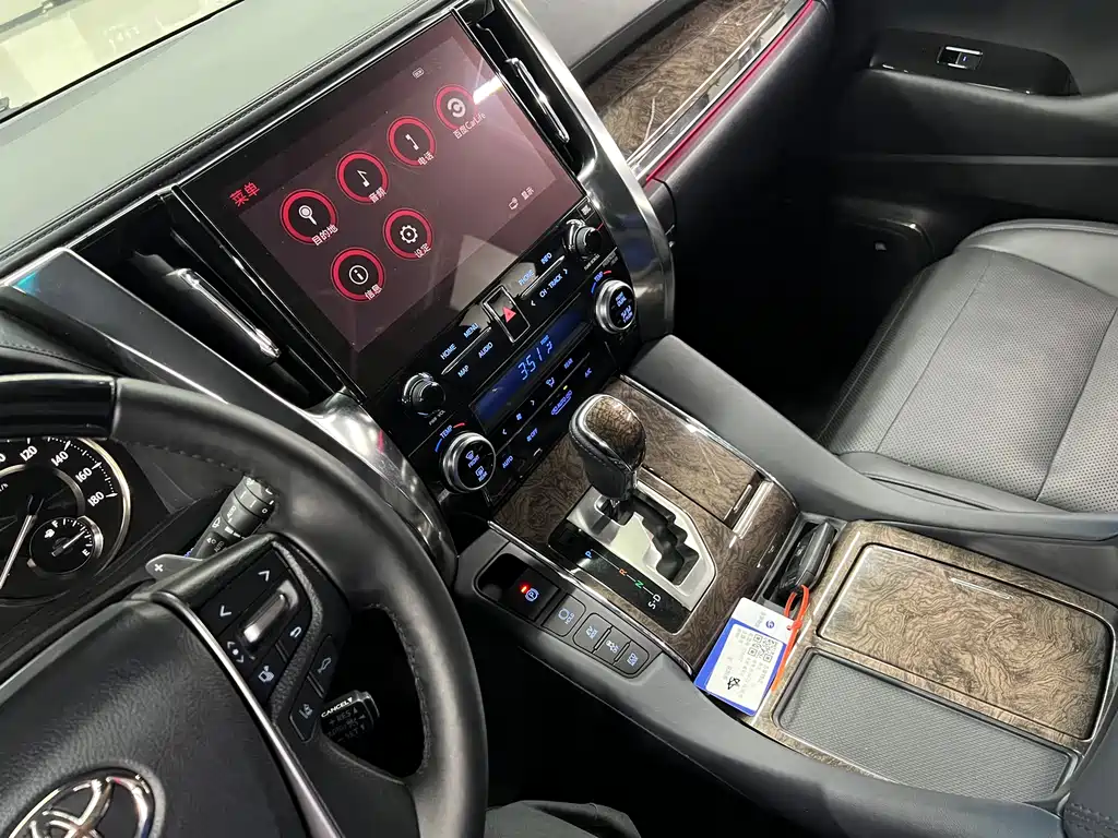 Wilfa 2021 Crown Dual Engine 2.5L HV Premium Edition купить на сайте DeffCars