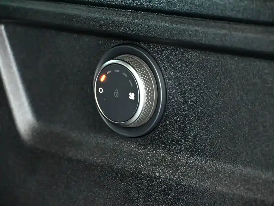 Land Rover Defender 2024 110 3.0T P400 X-DYNAMIC HSE купить на сайте DeffCars