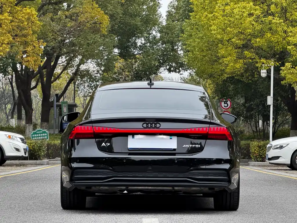 Audi A7 2024 45 TFSI Premium Selection купить на сайте DeffCars