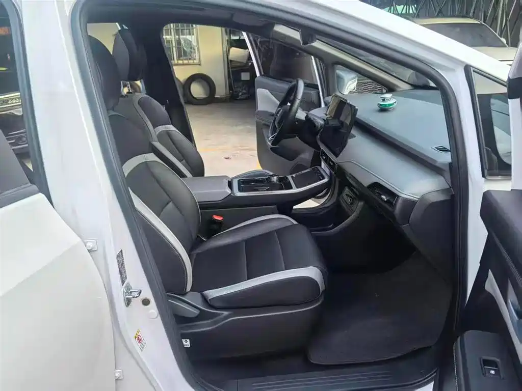 Hechuang Z03 2022 model 510km cool version 135kW 63.98kWh купить на сайте DeffCars