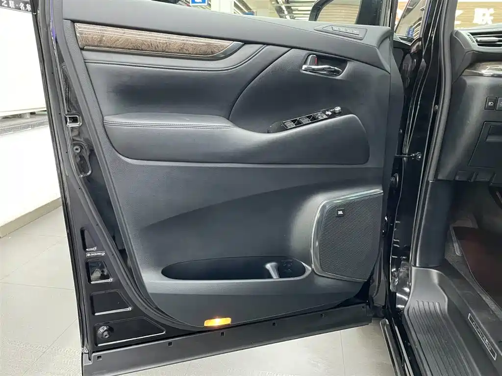 Wilfa 2021 Crown Dual Engine 2.5L HV Premium Edition купить на сайте DeffCars