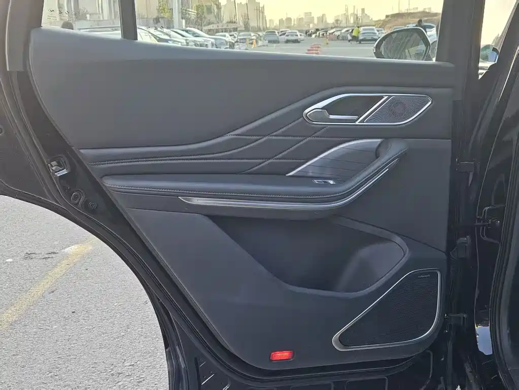 Hongqi HS7 PHEV 2024 2.0T PHEV four-wheel drive Qichang version 6 seats купить на сайте DeffCars