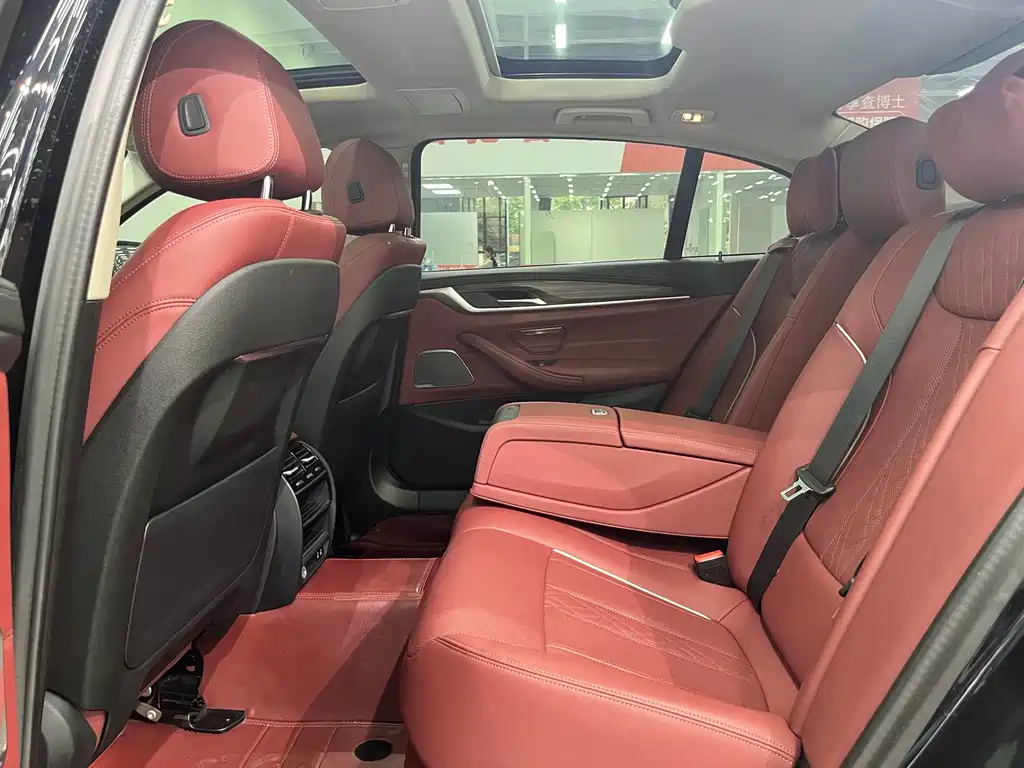 BMW 5 Series 2023 530Li Leading Luxury Package купить на сайте DeffCars