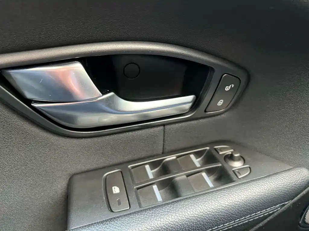 Range Rover Evoque 2018 240PS SE Zhiyao Edition купить на сайте DeffCars