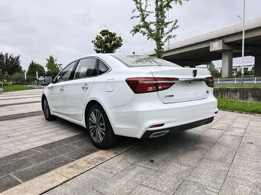 Roewe i6 Classic 2020 PLUS 1.6L CVT 4G Connected Honor Holographic Edition купить на сайте DeffCars