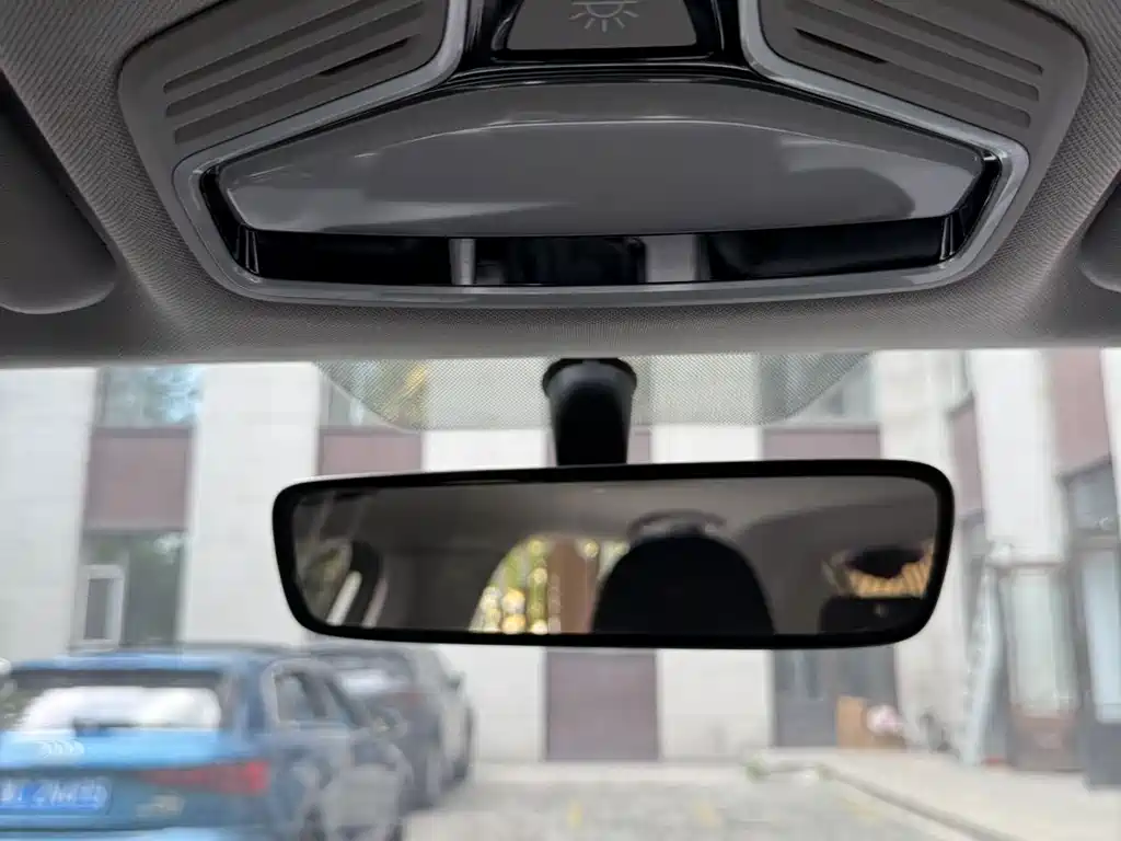 Emgrand 2023 4th Generation Champion Edition 1.5L CVT Premium Type купить на сайте DeffCars