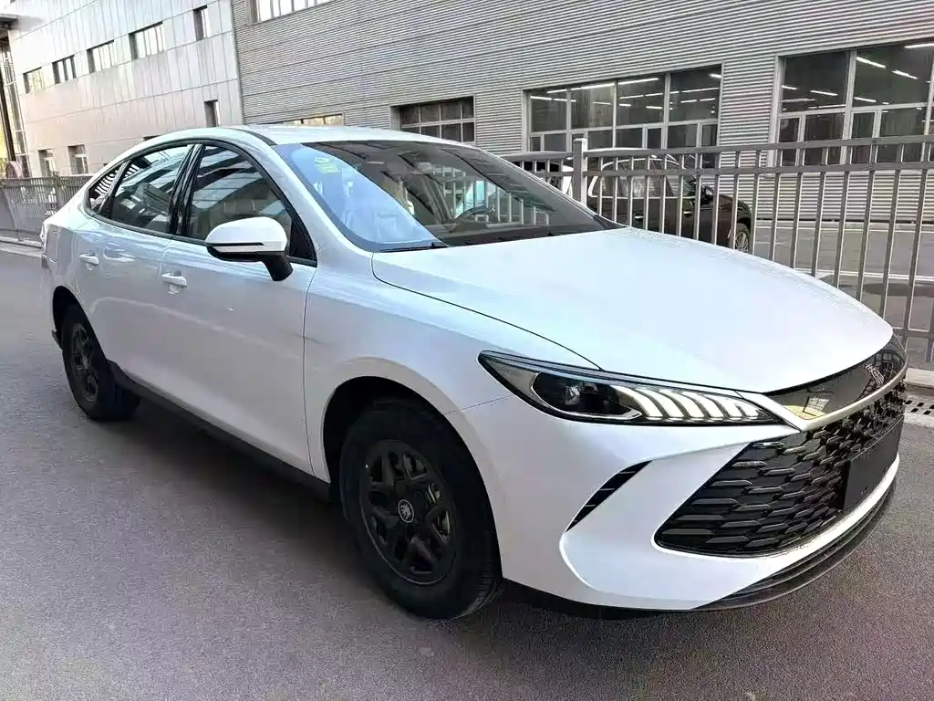 Qin PLUS 2026 DM-i 128KM aggressive model купить на сайте DeffCars