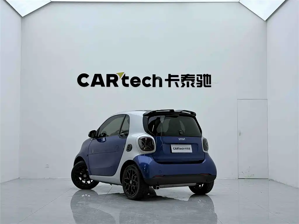 smart fortwo 2018 0.9T 66kW hard top version National V купить на сайте DeffCars
