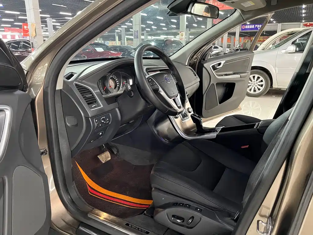 Volvo XC60 2017 T5 Smart Edition купить на сайте DeffCars