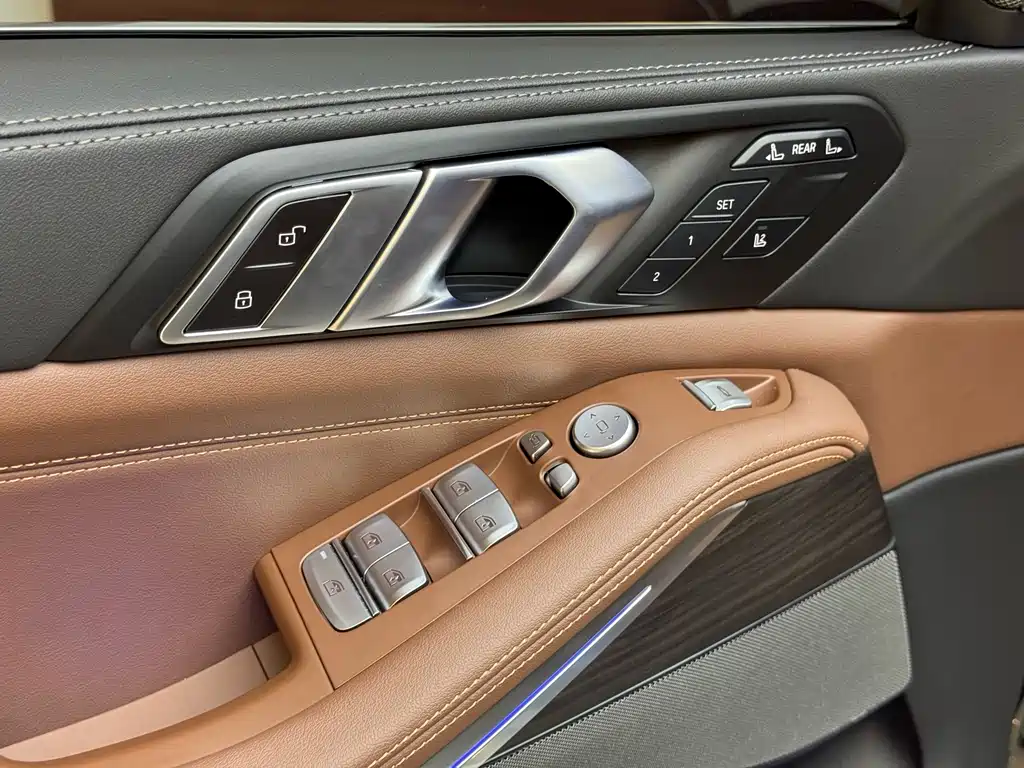 BMW X7 2024 xDrive40i Leading Luxury Package купить на сайте DeffCars