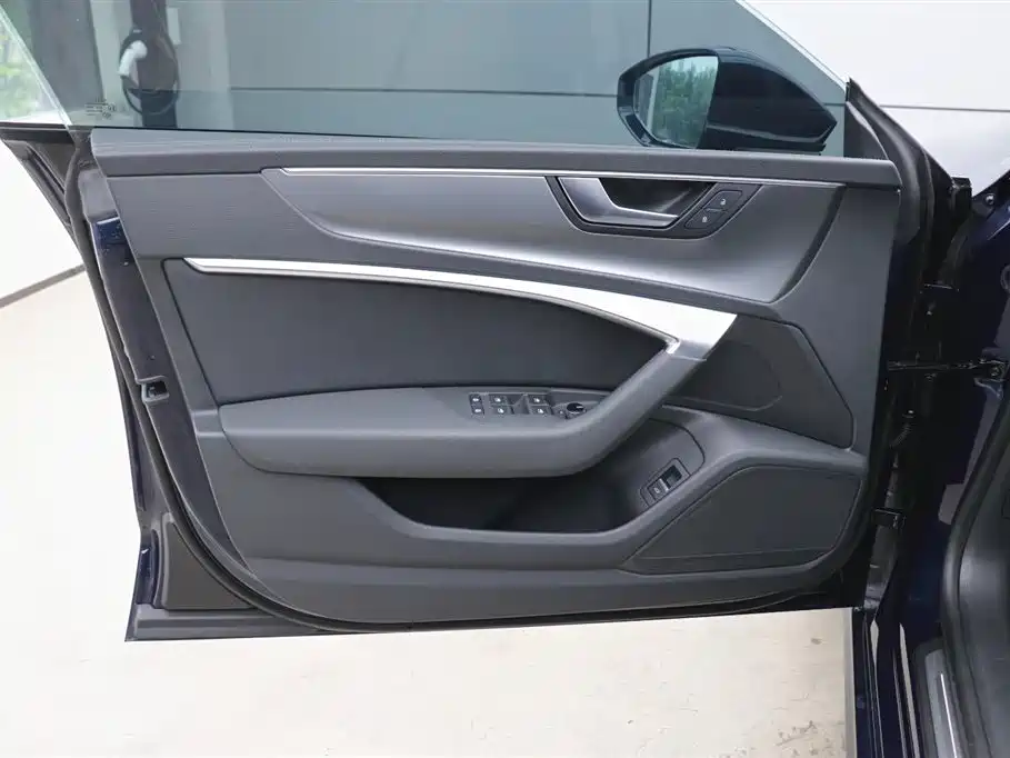 Audi A7L 2024 45TFSI S-line Dream Building Liquid Crystal Package купить на сайте DeffCars