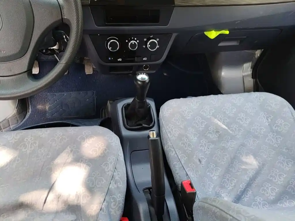 Hiace X30 2023 model 1.5L super luxury van 2/5 seats non-air conditioning version SWC15M купить на сайте DeffCars