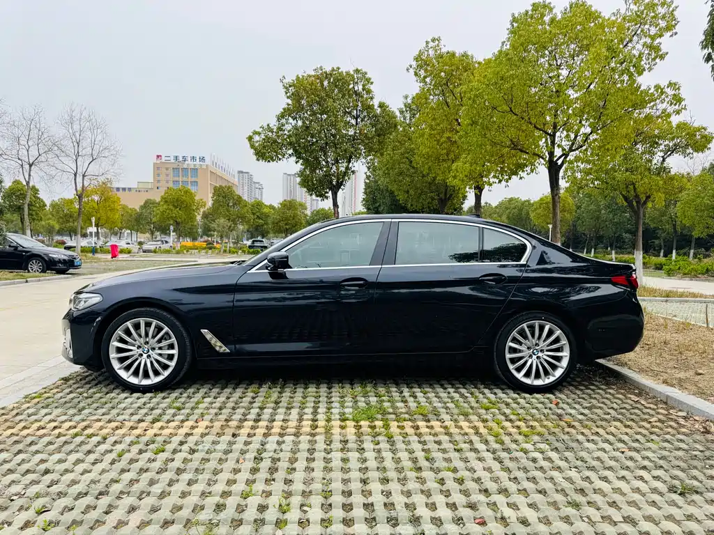 BMW 5 Series 2021 Facelift 530Li Exclusive Luxury Package купить на сайте DeffCars