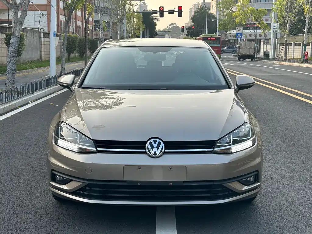 Golf 2018 1.6L automatic fashion model купить на сайте DeffCars