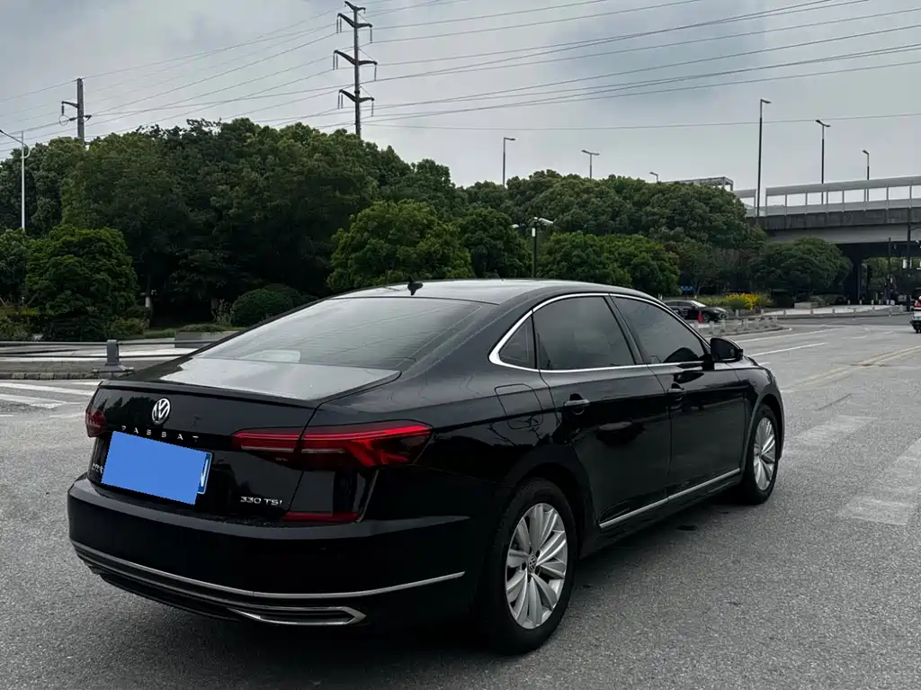 Passat 2020 330TSI Luxury Edition National V купить на сайте DeffCars