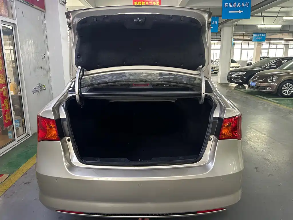 Roewe 350 2015 1.5L automatic exclusive version купить на сайте DeffCars