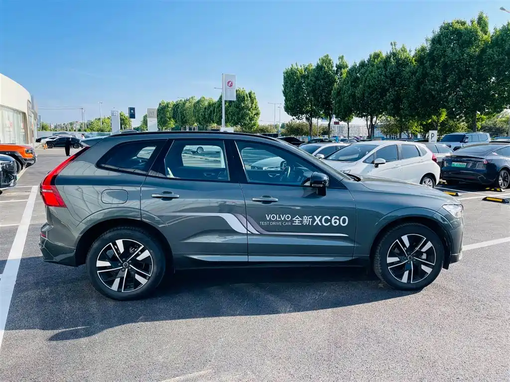 Volvo XC60 2026 B5 four-wheel drive Zhiyuan Sports Edition купить на сайте DeffCars