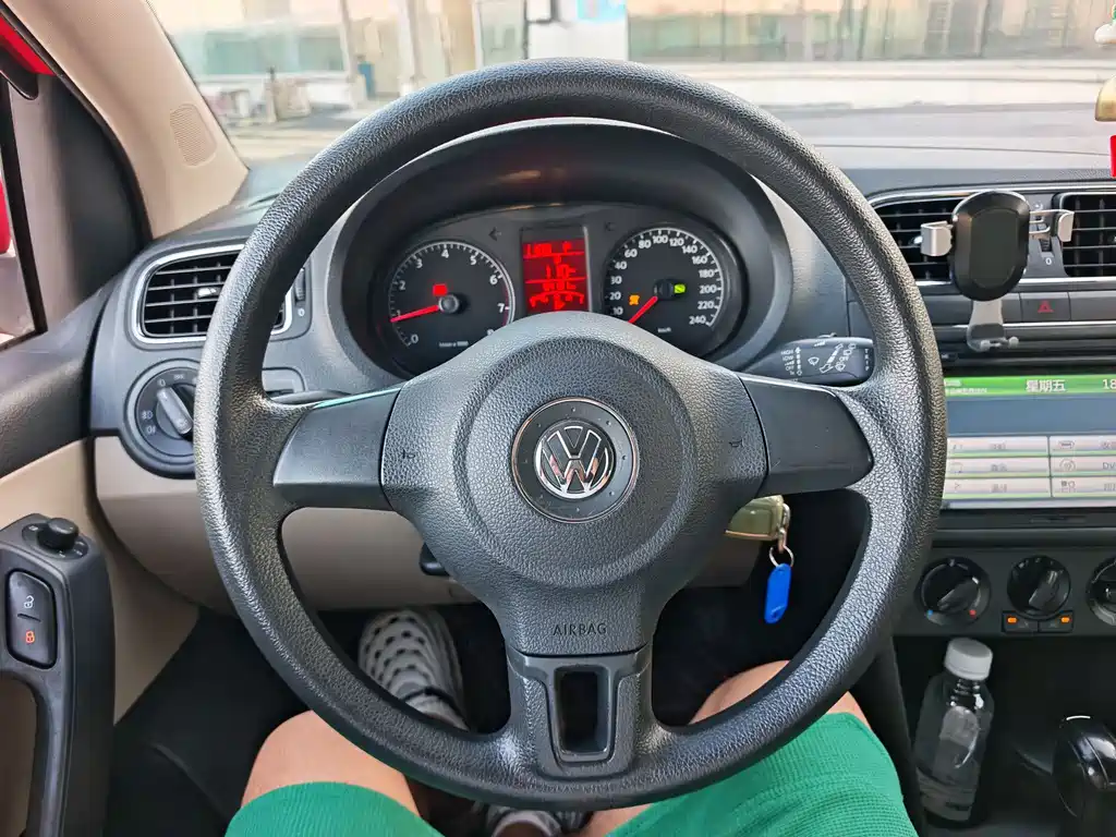 Polo 2013 1.6L automatic comfort version купить на сайте DeffCars