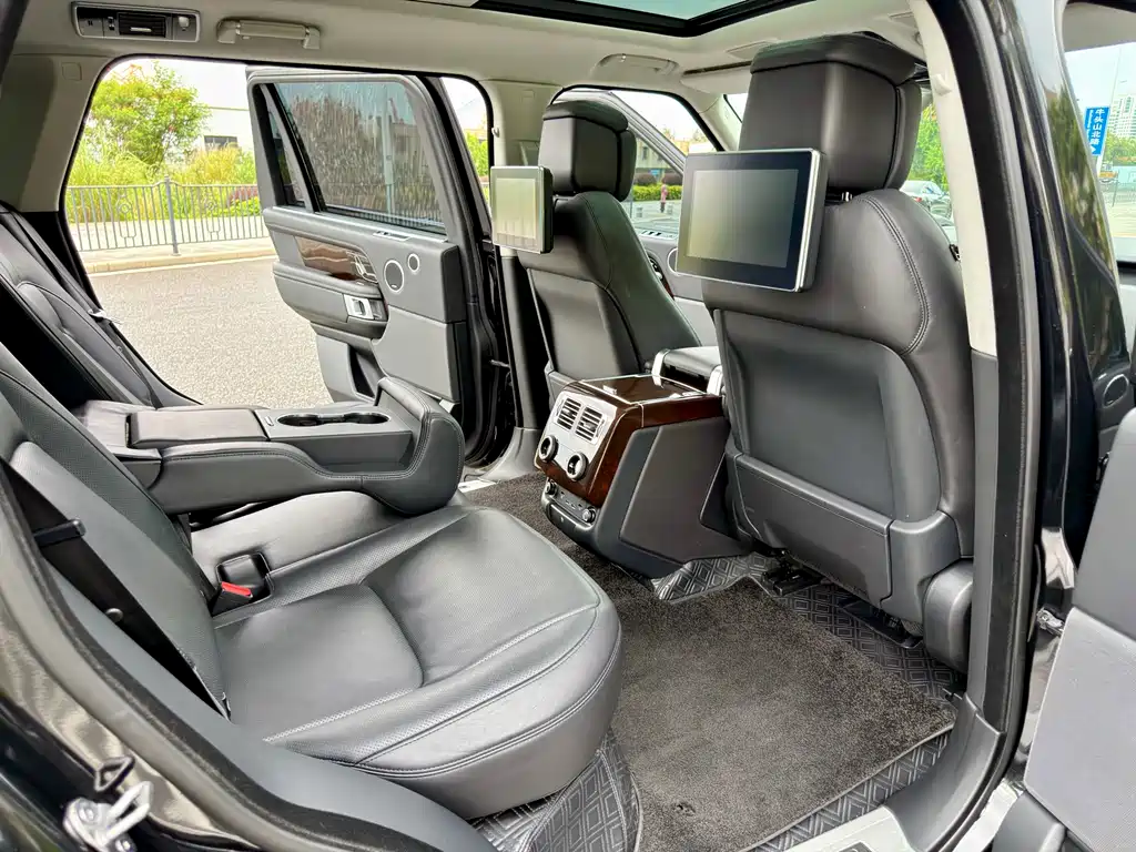Range Rover 2022 3.0 L6 400PS Legendary Extended Classic Edition купить на сайте DeffCars